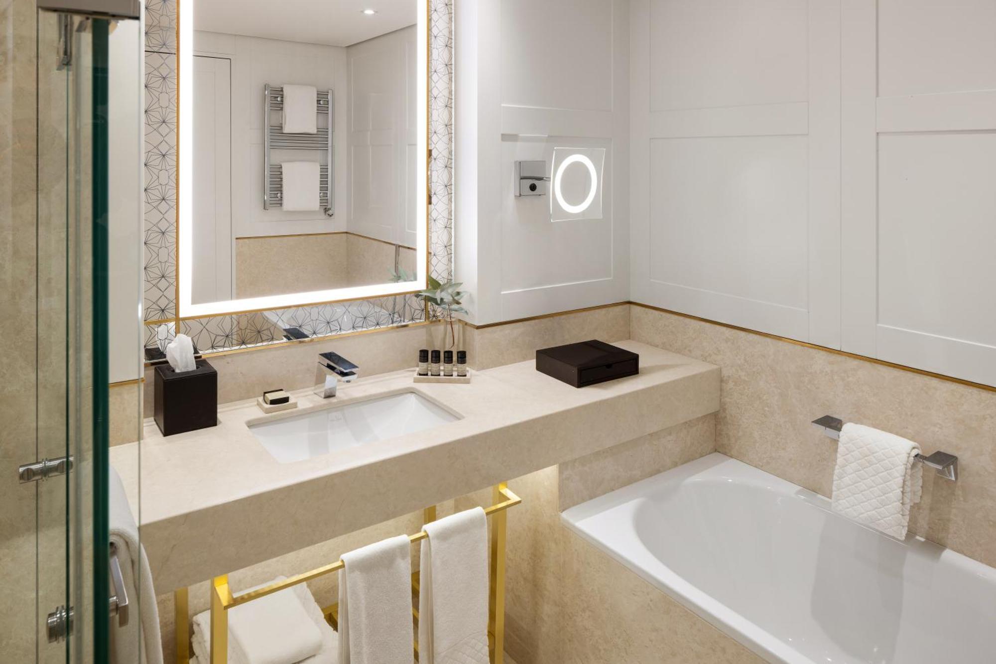 The Alexander, A Luxury Collection Hotel, Jerevan Buitenkant foto