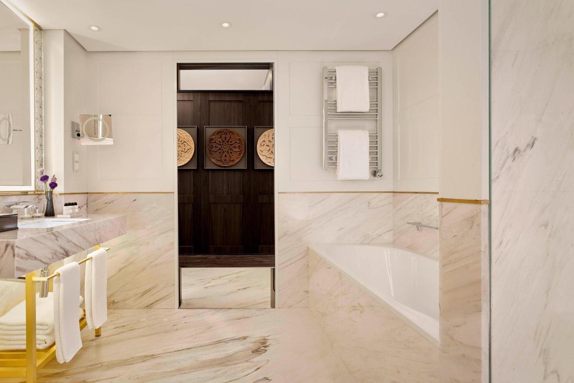 The Alexander, A Luxury Collection Hotel, Jerevan Buitenkant foto