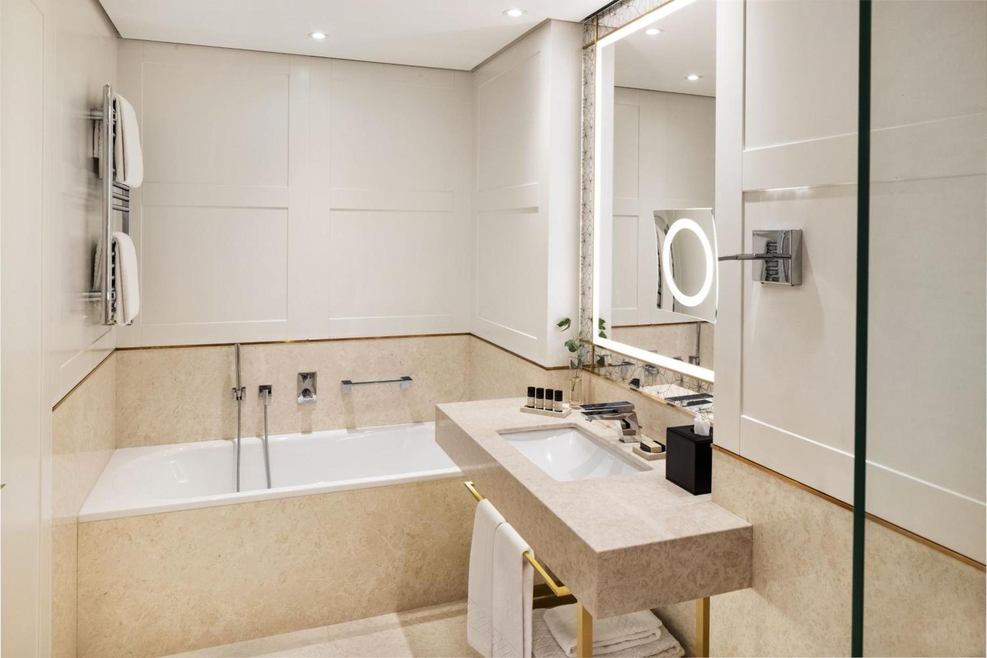 The Alexander, A Luxury Collection Hotel, Jerevan Buitenkant foto