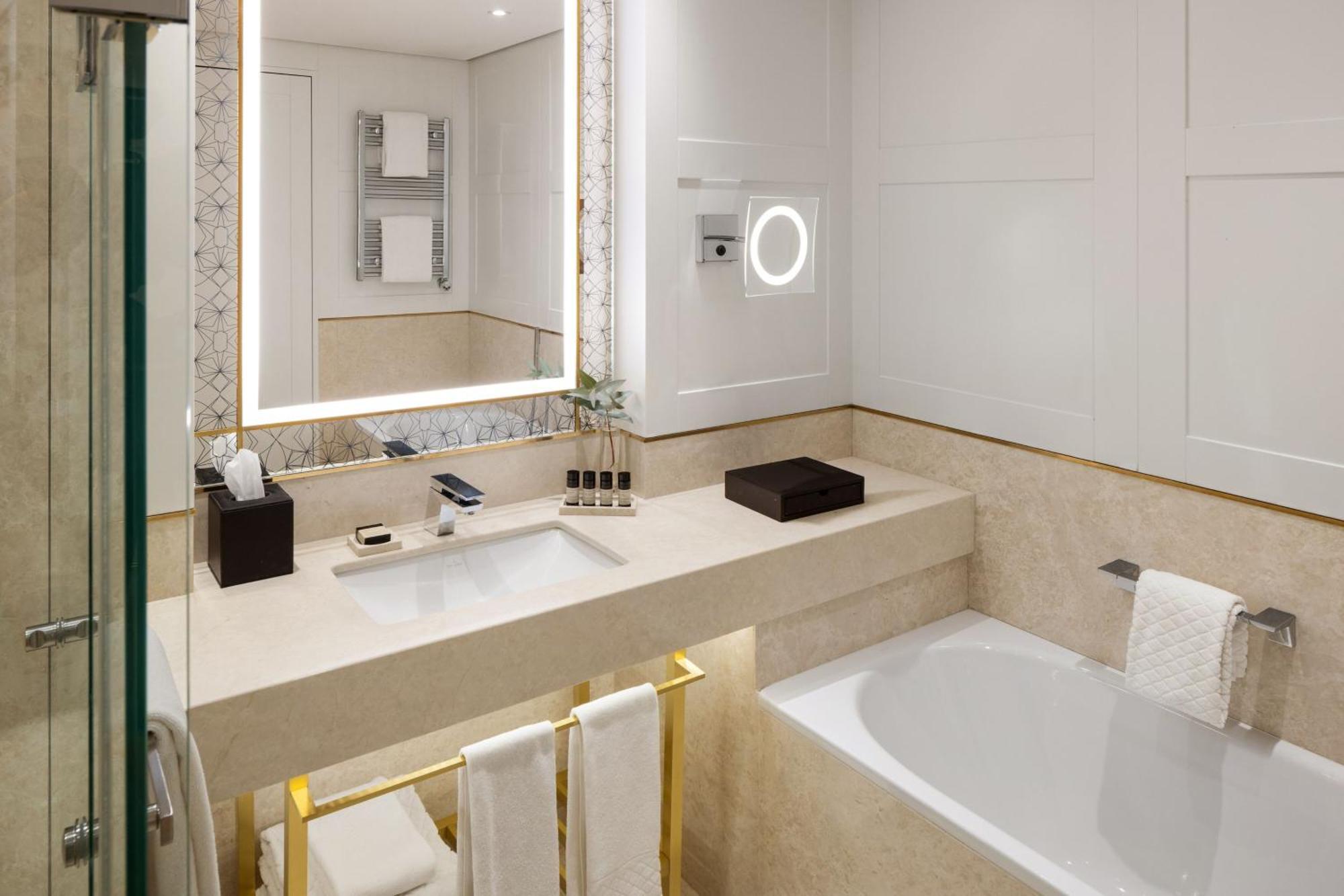 The Alexander, A Luxury Collection Hotel, Jerevan Buitenkant foto